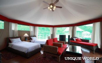   4 Rivers Floating Lodge