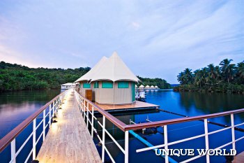   4 Rivers Floating Lodge